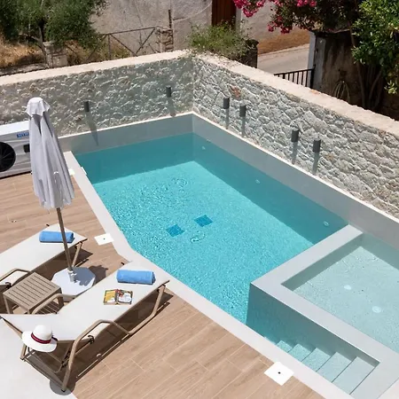 Dodo's Residence, Heated Pool & Jacuzzi!